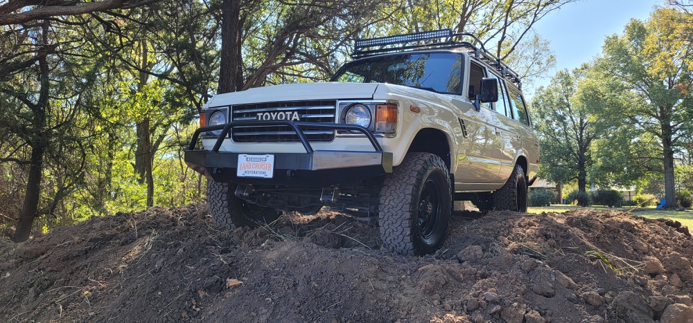 FJ60 with V8 conversion and our custom accessories!