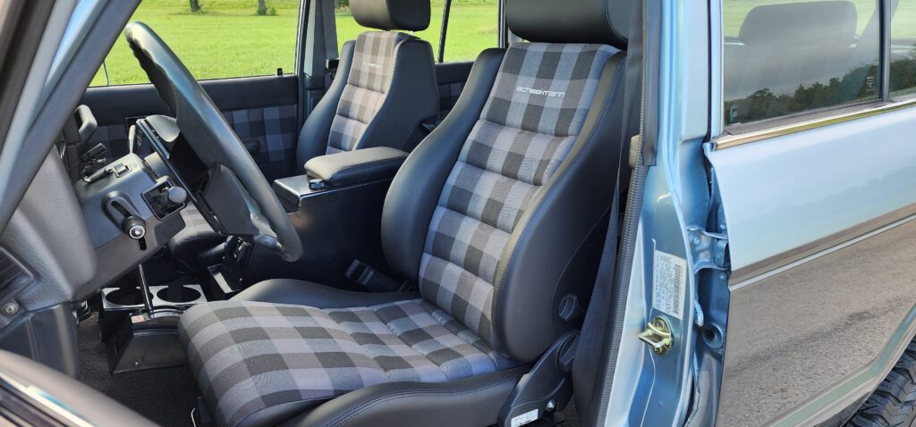 1989 FJ62 Land Cruiser Scheel-Mann buffalo-check front seats