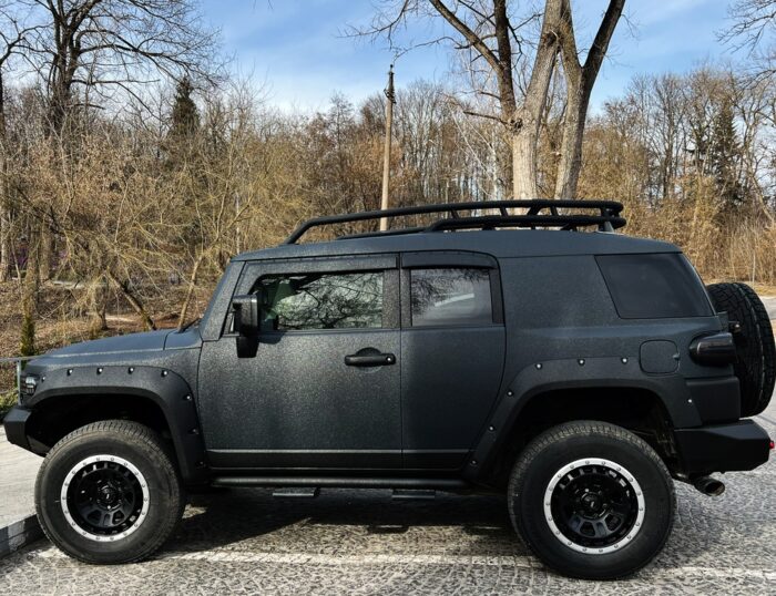 What Are the Best Accessories for the FJ Cruiser
