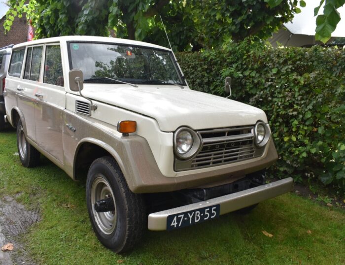 What Engine Came in the 1997 Toyota Land Cruiser