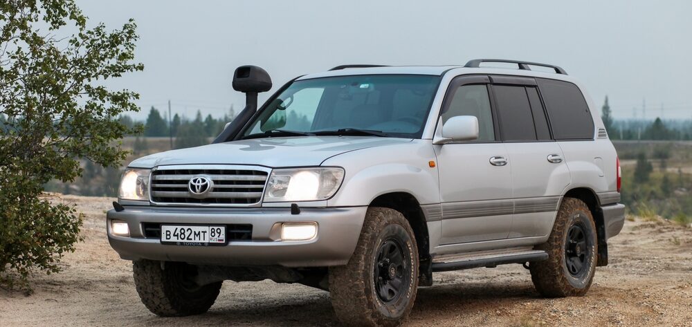 What Should You Know About the Land Cruiser J100