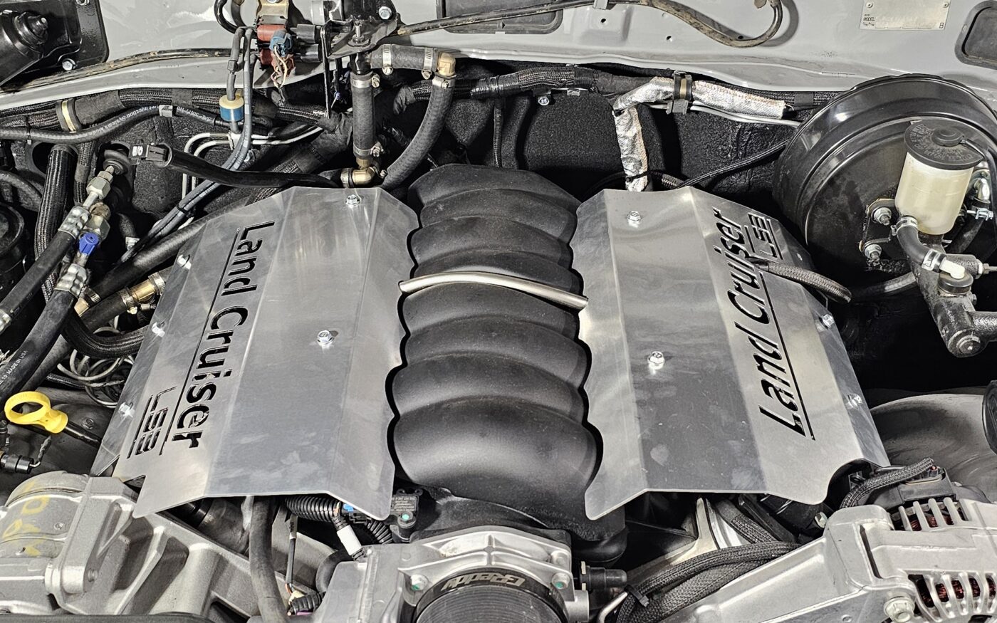 6.2L LS3 V8 engine bay in 1988 FJ62 Land Cruiser conversion